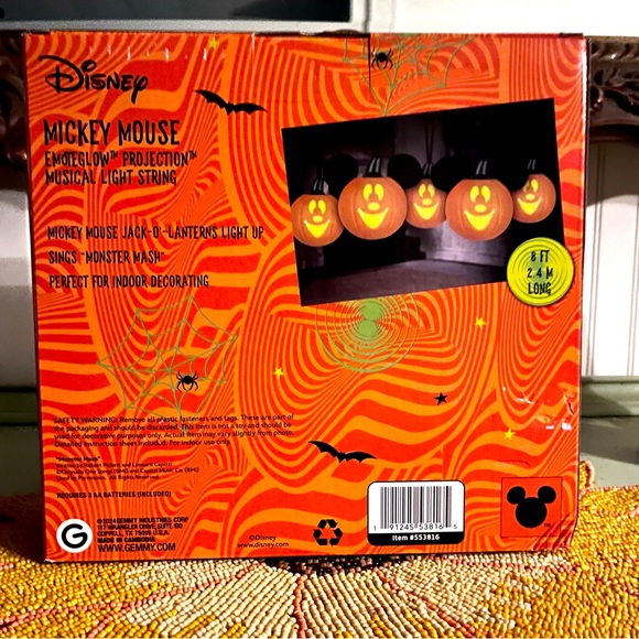 Mickey Mouse pumpkin projection musical string lights singing the “Monster Mash” - Picture 4 of 5